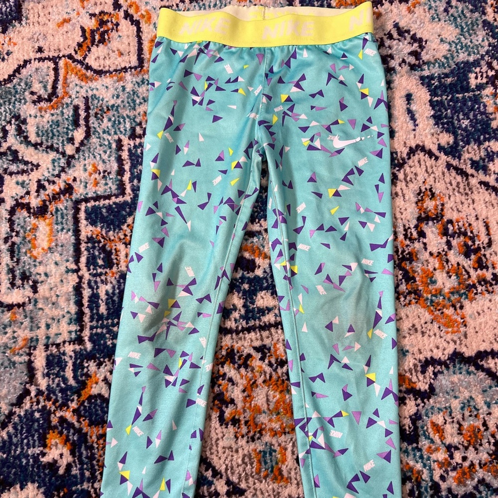 Girls Nike leggings.